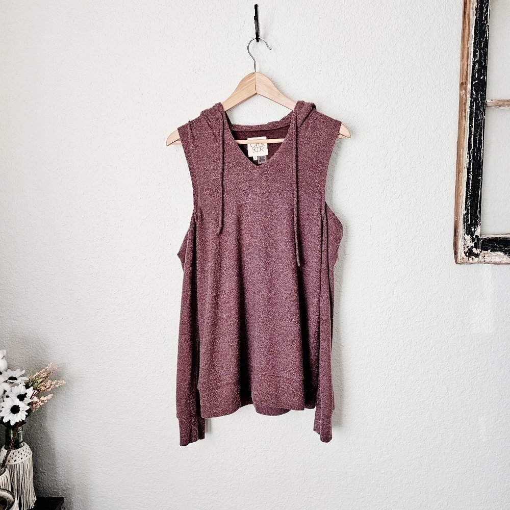 Chaser Cold Shoulder Long Sleeve Hooded Pull Over Sweater Wine Size Small